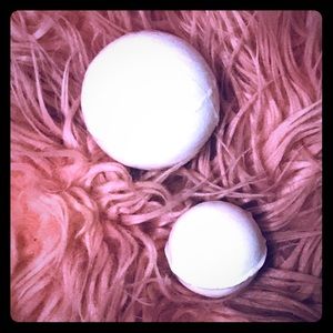 2 bath bombs